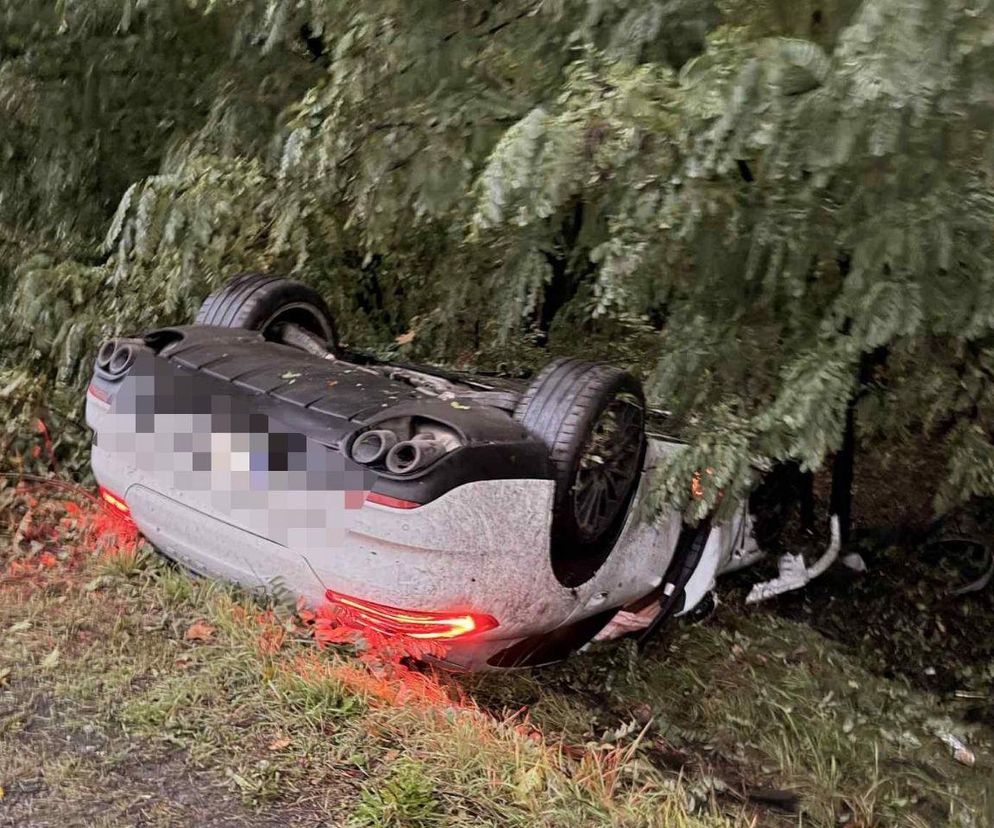 Wypadek na DK46 w Blachowni. Porsche uderzyło w przepust 