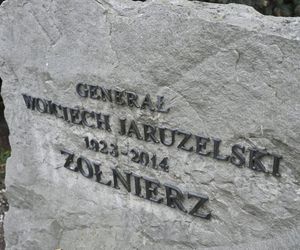 Grób Jaruzelskiego na Powązkach Wojskowych