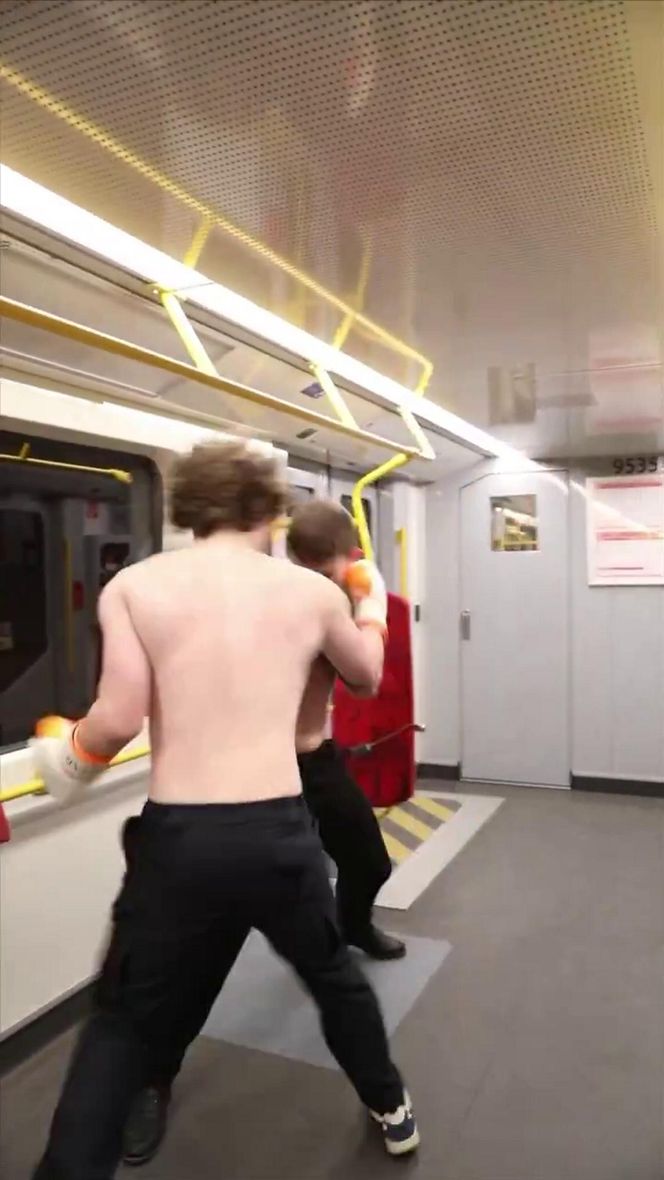 Nielegalna walka w metrze w Warszawie. Szokujące sceny w pociągu! 