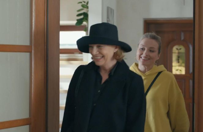 Barwy szczęścia, odcinek 3239. Wanda (Maja Barełkowska), Grażyna (Kinga Suchan)