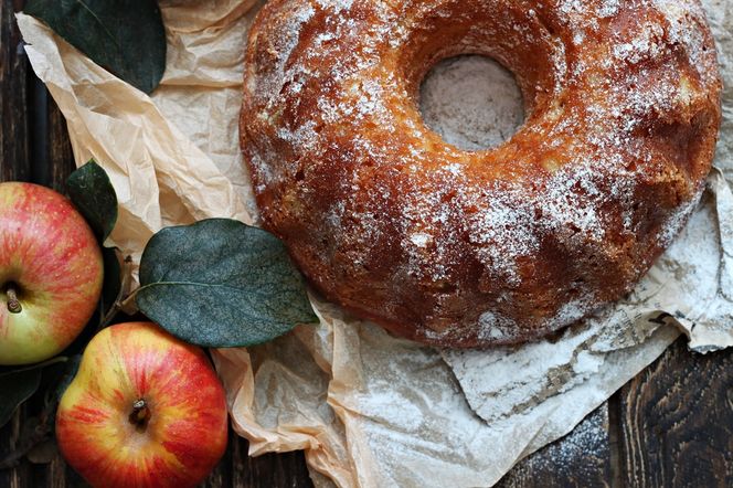 Babka z tartymi jabłkami