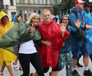 Lubelska Piesza Pielgrzymka na Jasną Górę 2024. Pątnikom deszcz niestraszny!