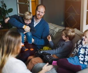 Krótszy dzień pracy czy weekend od czwartku? Polacy chcą czasu dla dzieci