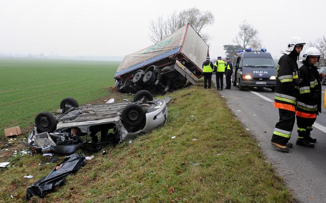 Zginął pod przyczepą TIR-a