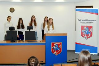 Młodzież rozmawiała podczas debaty o szczęściu w życiu współczesnego nastolatka