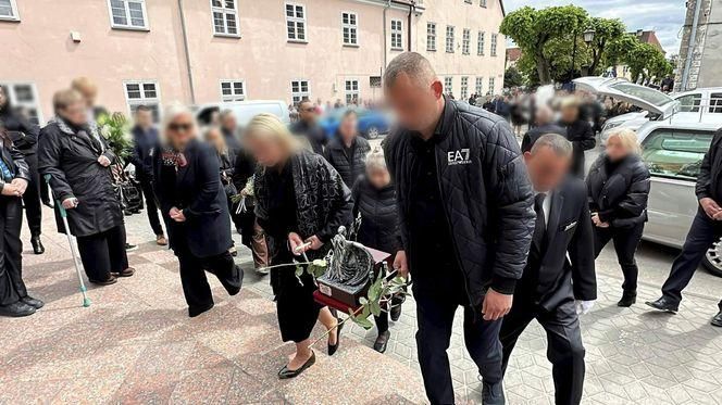 Tłumy na pogrzebie tragicznie zmarłej Mai. Kościół w Działdowie wypełniony po brzegi