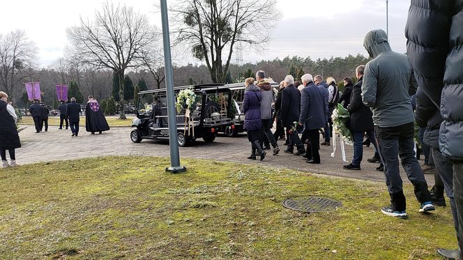 Pogrzeb tragicznie zmarłej rodziny z Namysłowa. Matka i syn spoczęli w jednym grobie. Ceremonia