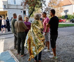 Pożar w bloku w Ostrowie Wielkopolskim. Nie żyje jedna osoba, 10 jest rannych