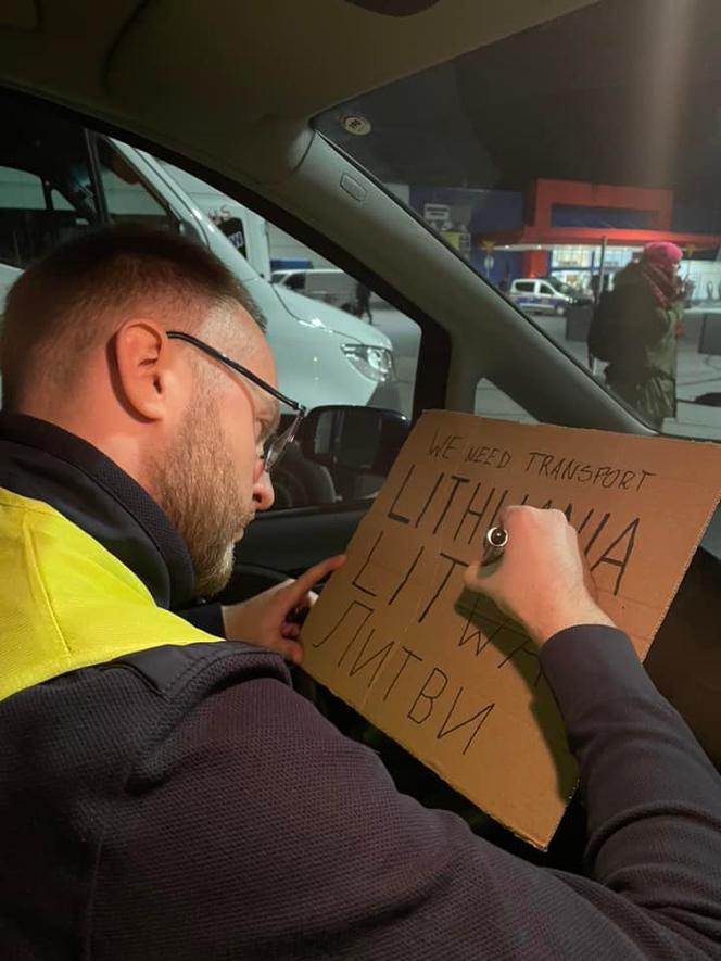 Poseł Szramka pomaga uchodźcom 