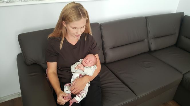 Funkcjonariusze ITD pomogli Wandzie bezpiecznie przyjść na świat. Mają nadzieję, że kiedyś przyjdzie na służbę
