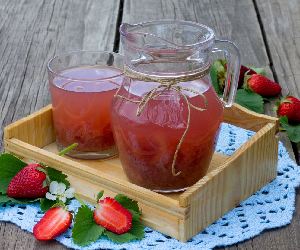 Kompot z mrożonych truskawek: przepis jak zrobić pyszny napój