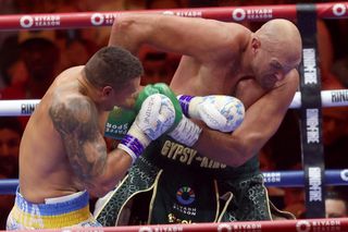 Walka Ołeksandr Usyk - Tyson Fury. Kto został mistrzem świata w wadze ciężkiej? Ukrainiec obronił tytuł. Tak wyglądała hitowa walka w Rijadzie