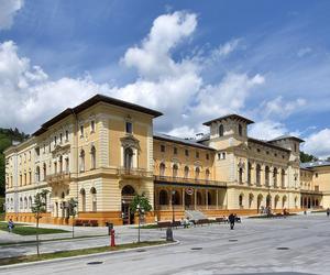 9. Krynica-Zdrój, Mszana Dolna, Grybów, Muszyna, Piwniczna-Zdrój, Stary Sącz, Ciężkowice, Radłów, Ryglice, Tuchów, Wojnicz, Zakliczyn, Żabno