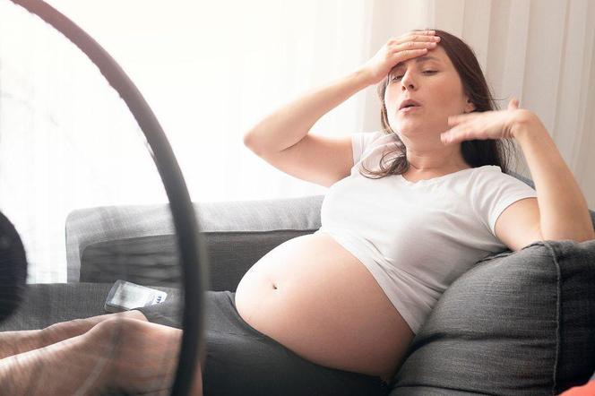 Kobieta w ciąży w upał