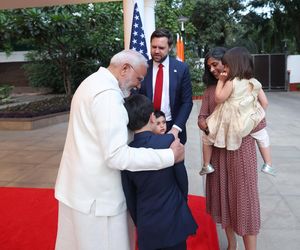 Rozmowy pokojowe w Delhi. Wiceprezydent USA Vance: Rosja i Ukraina będą musiały dokonać wymiany terytoriów.