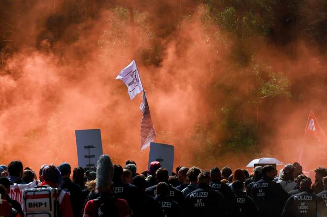 Protest przeciw planowanej rozbudowie fabryki Tesli pod Berlinem 