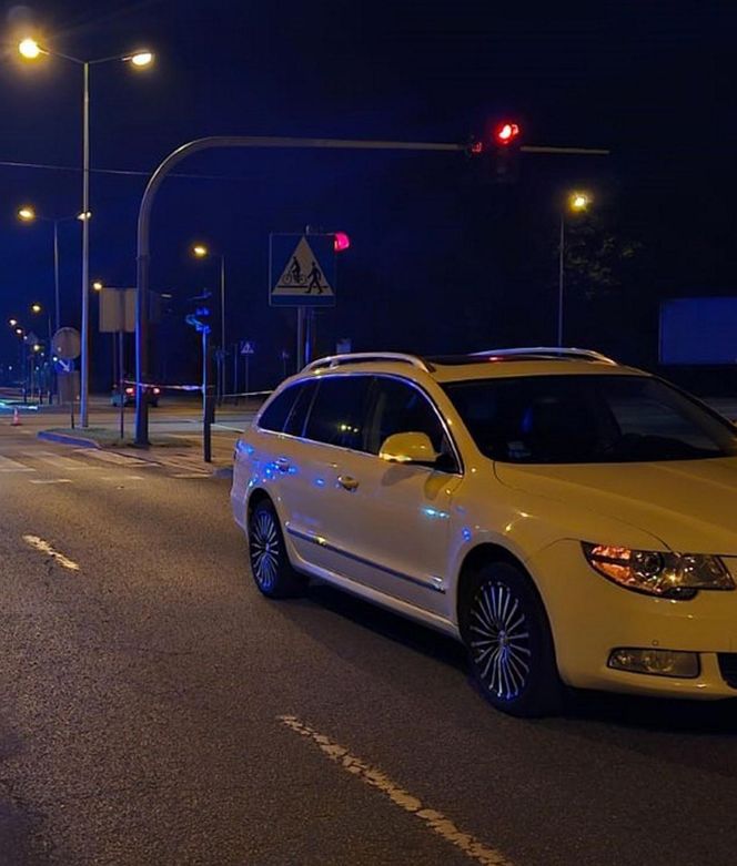 Piotrków Trybunalski. Dwie kobiety potrącone na przejściu. Zabrała je karetka [ZDJĘCIA].