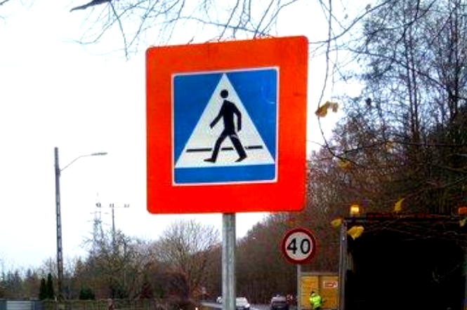 Nowe tablice przy przejściach dla pieszych w Szczecinie