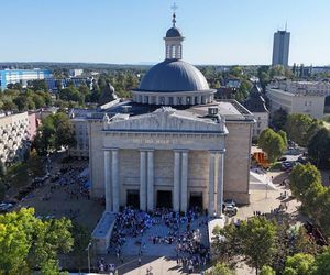 To największa archikatedra w Polsce. Symbol niepodległości i buntu wobec władz komunistycznych