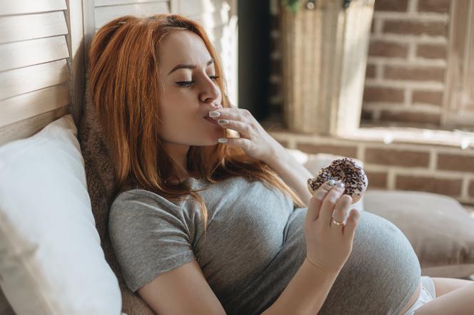 Produkty zakazane w ciąży: zobacz, czego nie wolno jeść w ciąży