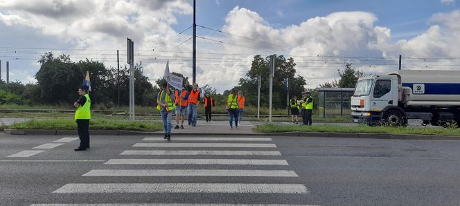 Drugi dzień protestu kolejarzy w Polsce. Blokują drogi m.in. w Dąbrowie Górniczej