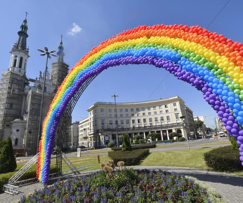 Tęcza LGBT+ na placu Zbawiciela