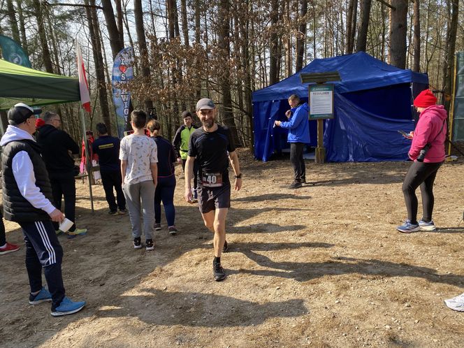 Biegli, aż na trasie został jeden zawodnik. Ponad 60 śmiałków na starcie zawodów pod Olsztynem