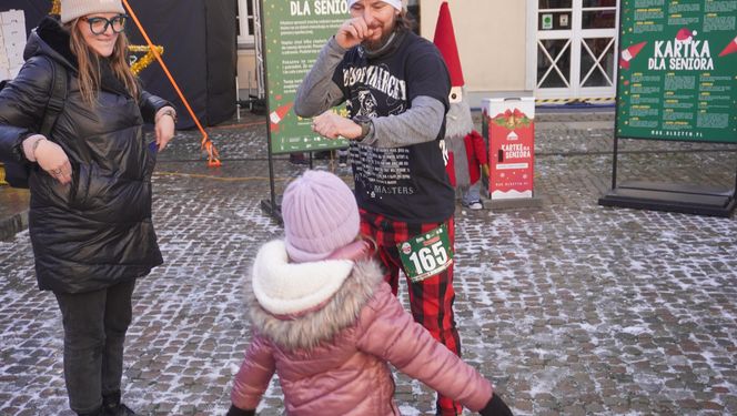 Bieg Mikołajów w Olsztynie. Około 400 osób pobiegło w charytatywnym celu [ZDJĘCIA]