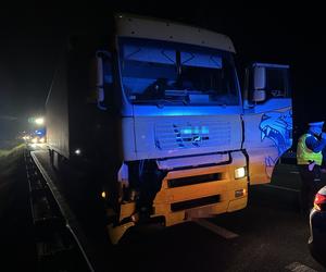 Horror na dk 92. Ciężarówka zmiotła pieszego. 30-latek walczy o życie w szpitalu
