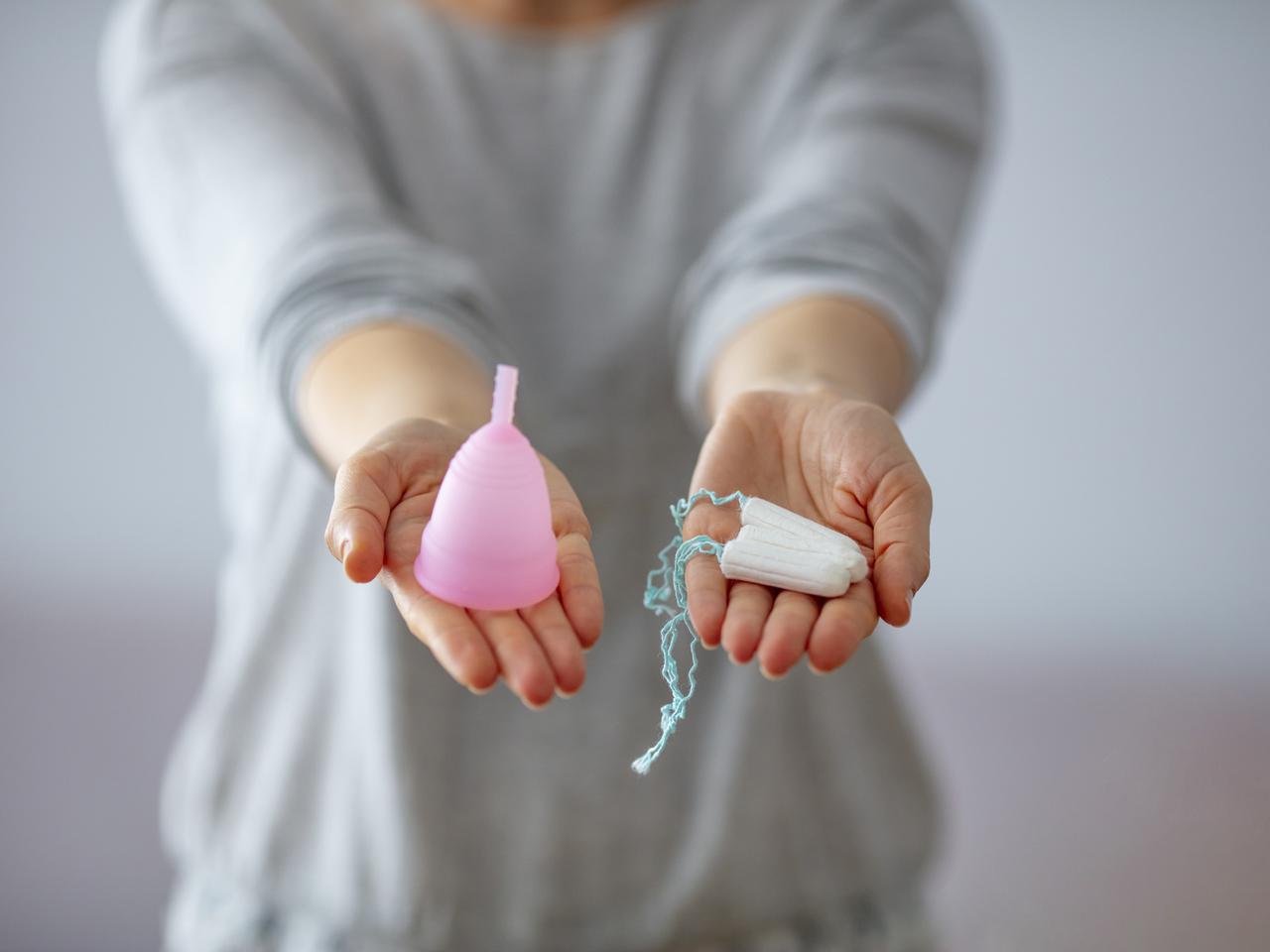 Ekologiczne tampony, wielorazowe podpaski i kubeczki menstruacyjne - nowe środki higieny