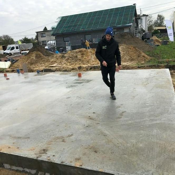 Piotr Żyła buduje dom w Ustroniu. Zamieszka tam z piękną Marceliną Ziętek [ZDJĘCIA]