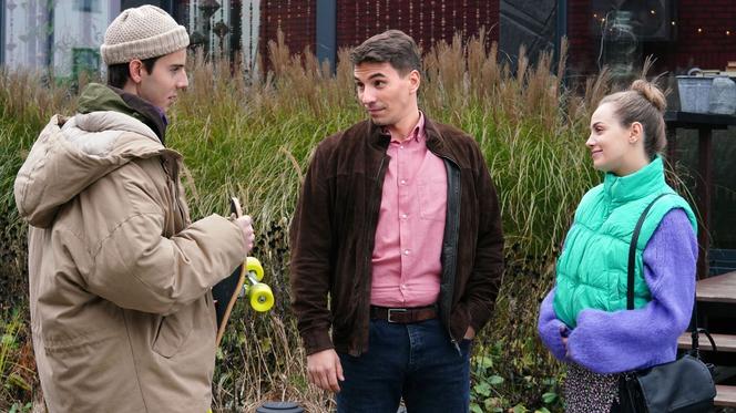 Barwy szczęścia, odcinek 2806: Tomasz Kępski (Jakub Sokołowski), Wiktor (Grzegorz Kestranek), Oliwka (Wiktoria Gąsiewska)