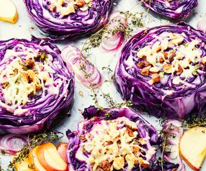 Czerwona kapusta pieczona z orzechami: samodzielne danie lub pyszny dodatek