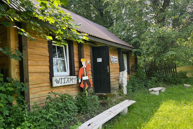 To najbardziej bajkowa wieś w Polsce. Zobacz, co kryje Majdan Ostrowski