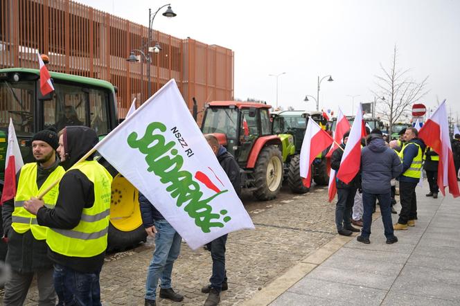 Protest rolników przed Urzędem Wojewódzkim w Gdańsku