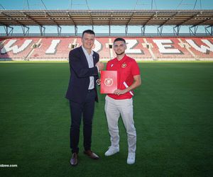 Lindon Selahi piłkarzem Widzewa Łódź. Żołnierz Sopicia podpisał kontrakt do 2028 roku