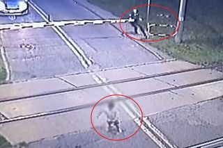 Wstrząsające nagranie pokazali policjanci z Mikołowa. 6-latek bawił się na torach, potem przejeżdża pociąg