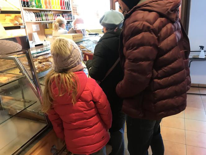 Kolejki przed cukierniami w Kraśniku w Tłusty Czwartek