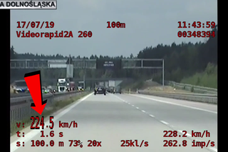 Jechał autostradą 224 km/h! Dogonili go policjanci ze SPEED! [WIDEO]