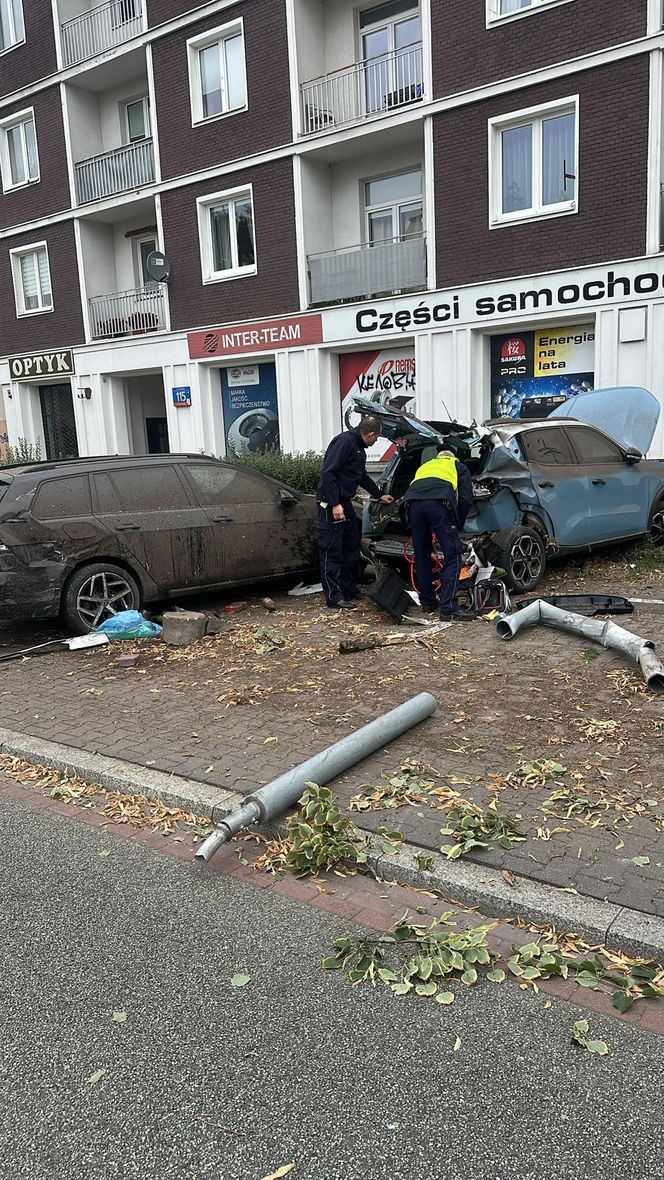 Pijany 23-latek rozbił BMW na Puławskiej! Dwie osoby w szpitalu