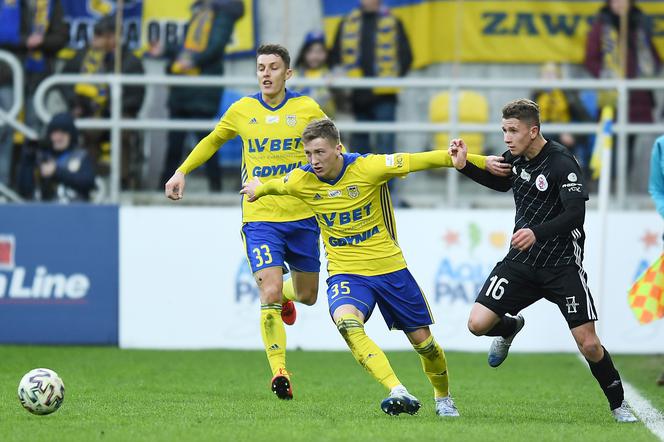 Michał Karbownik przedłużył kontrakt, Legia chce Mateusza Młyńskiego