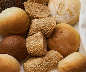 Czy od bułek się tyje? Wiemy, które można jeść na diecie