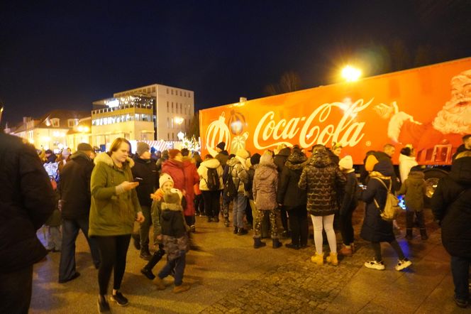 Ciężarówka Coca-cola w Białymstoku! Świąteczna atrakcja przyciągnęła tłumy mieszkańców na Rynek Kościuszki