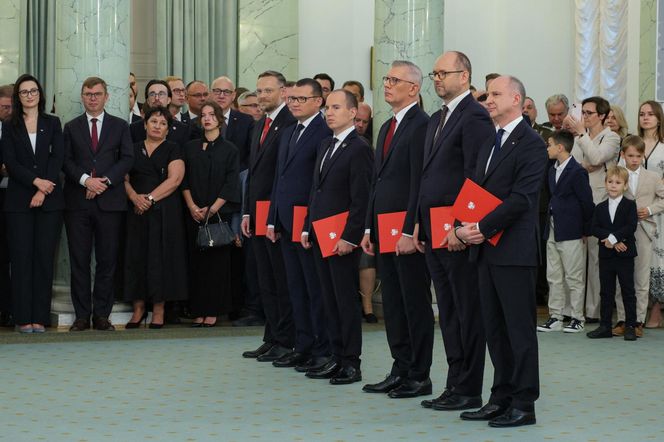 Prezydent Karol Nawrocki powołał swoich współpracowników. „Polscy patrioci i ludzie ciężkiej pracy”