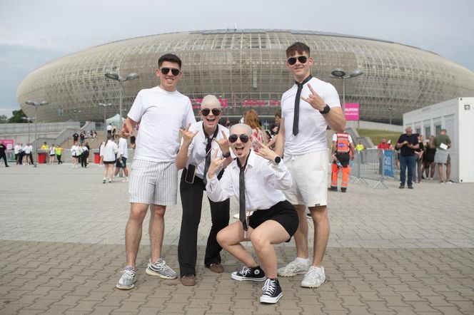 Fani przed koncertem Pitbulla
