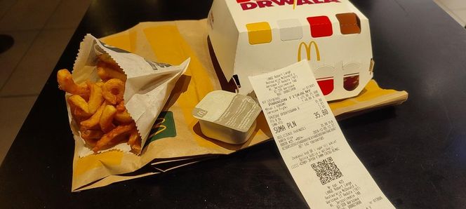 Zjadłam Burgera Drwala w Polsce i w Czechach. U nas królują kurki. A tam? Tego się nie spodziewaliście!