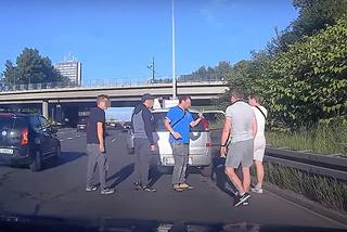 Awantura na autostradzie A4 w Katowicach. Kierowcy się pobili. Zobacz wideo