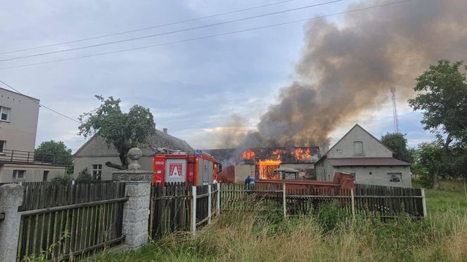 Duże straty po pożarze stodoły w Krzepielowie niedaleko Sławy [ZDJĘCIA]