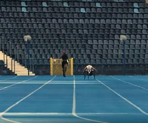 W kilka dni 8 mln osób zobaczyło bydgoski stadion w reklamie. Apple szukało do spotu takiego niezbyt nowoczesnego  