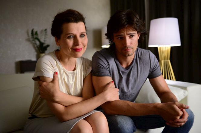 Komisarz Alex 6 sezon odc. 78. Hubert Zajczyk (Mikołaj Krawczyk), Laura Wojnarska (Katarzyna Herman)